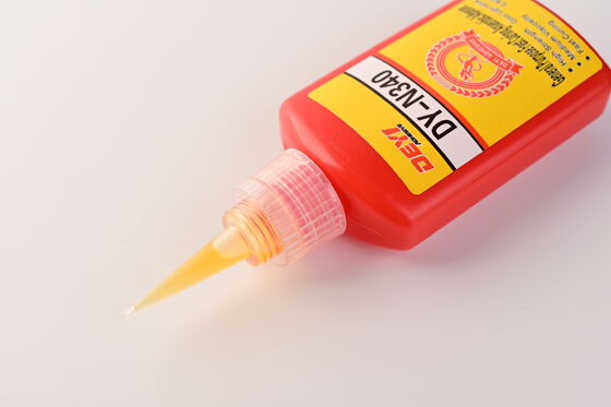 Cola anaeróbica adesiva Threadlocker amarelo claro projetada para fornecer travamento de rosca seguro e à prova de vazamentos em montagens