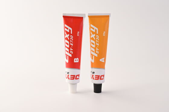 Adesivo epoxi de duas partes. Cola AB de alta resistência para ligação estrutural e reparação de superfícies.